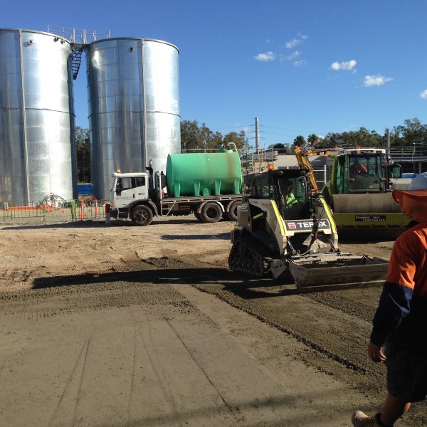 excavator hire sunshine coast - earthmoving machines - civil works equipment qld